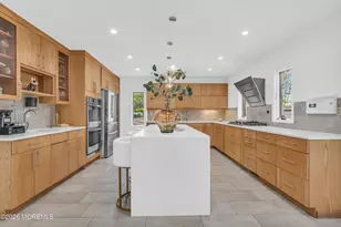 19 W Pkwy Pl, Holmdel, NJ 07733 - Photo 14