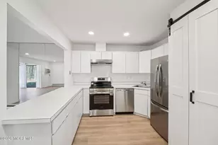 93 Lexington Ct, Red Bank, NJ 07701 - Photo 22