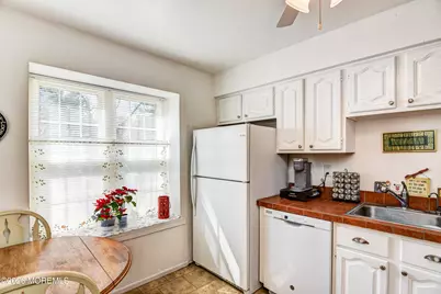 258 Grassmere Court, Aberdeen Township, NJ 07747 - Photo 8