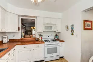 258 Grassmere Ct, Aberdeen Township, NJ 07747 - Photo 2