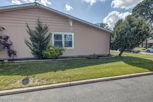 670A New Castle Ct, Lakewood, NJ 08701 - Photo 2