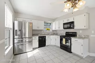 149 Malibu Dr, Eatontown, NJ 07724 - Photo 18