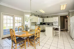 38 Dansbury Ct, Freehold, NJ 07728 - Photo 2