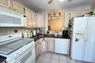 93 Heron Ct, Manalapan Township, NJ 07726 - Photo 2