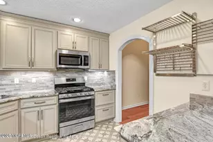 71 Crabapple Ln, Franklin Township, NJ 08823 - Photo 4