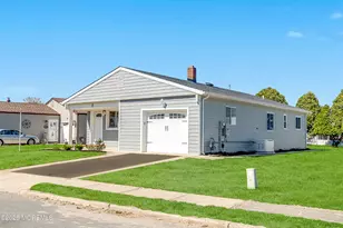 8 La Terraza Dr, Toms River Township, NJ 08757 - Photo 4