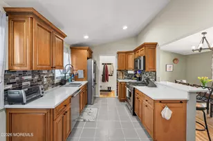 27 Lafayette Dr, Hazlet Township, NJ 07730 - Photo 8