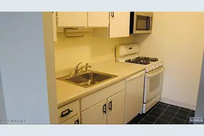 7000 Boulevard E #49I, Guttenberg, NJ 07093 - Photo 4