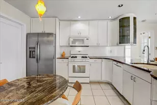 369 Yorkshire Pl, Morganville, NJ 07751 - Photo 10