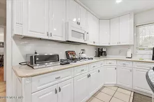 5 Crown Ct, Manalapan Township, NJ 07726 - Photo 18