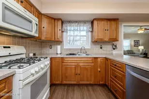 109 Concord Cir, Howell Township, NJ 07731 - Photo 8