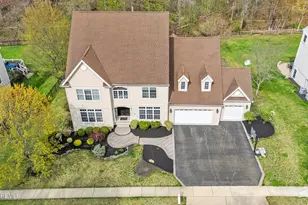 55 Hedgerow Ln, Manalapan Township, NJ 07726 - Photo 2