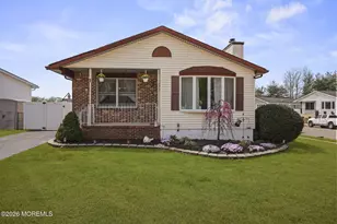 1 Parkview Way, Englishtown, NJ 07726 - Photo 2