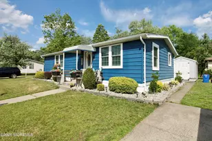 562 Sara Dr, Freehold, NJ 07728 - Photo 2