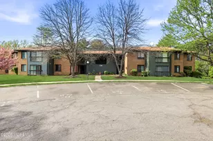 236 Medford Ct, Manalapan Township, NJ 07726 - Photo 2