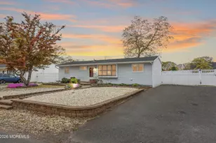 36 Bay Laurel Dr, Brick, NJ 08723 - Photo 2