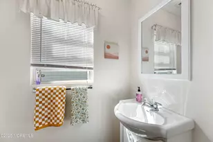 105 Wayside Dr, Keyport, NJ 07735 - Photo 18