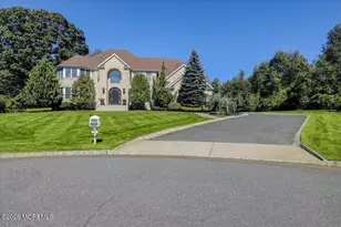 371 Karen Ct, Freehold, NJ 07728 - Photo 2