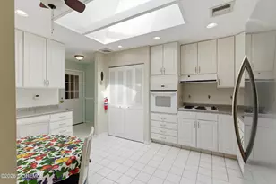 7 Hampton Ct, Red Bank, NJ 07701 - Photo 10