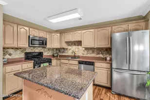 106 Wood Duck Ct, Freehold, NJ 07728 - Photo 6
