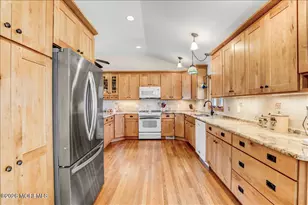 31 Cameron Ct, Freehold, NJ 07728 - Photo 8