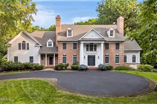 423 Navesink River Rd, Middletown, NJ 07748 - Photo 2