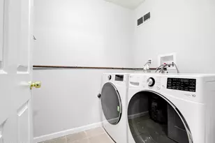 18-4 Augusta Ct, Freehold, NJ 07728 - Photo 10