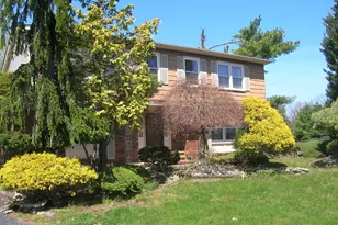 15 Cardinal Ct, Marlboro Township, NJ 07746 - Photo 2