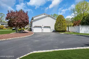 8 Glendale Dr, Manalapan Township, NJ 07726 - Photo 4