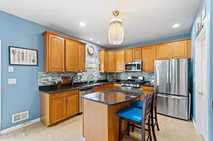 25 Columbus Ave, Cliffwood, NJ 07721 - Photo 14