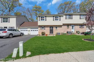 11 Patricia Ct, Howell Township, NJ 07731 - Photo 4