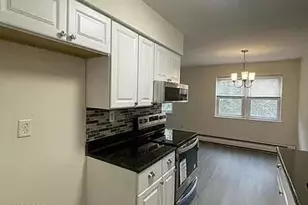 64 Manchester Ct, Freehold, NJ 07728 - Photo 6