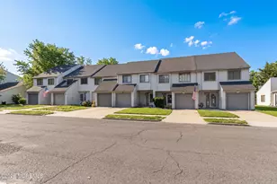 40 Lexington Cir, Matawan, NJ 07747 - Photo 2