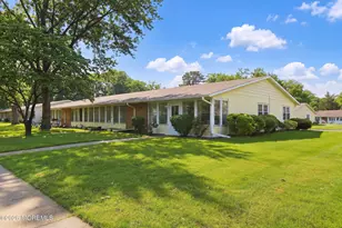 212D Huntington Dr, Lakewood, NJ 08701 - Photo 2