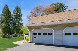 81 D Parkway Dr, Freehold, NJ 07728 - Photo 32