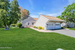 81 D Parkway Dr, Freehold, NJ 07728 - Photo 4