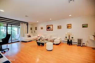 220 Medford Ct, Manalapan Township, NJ 07726 - Photo 6