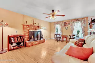 40 Birch Dr, Freehold, NJ 07728 - Photo 10