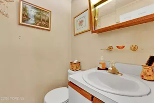 40 Birch Dr, Freehold, NJ 07728 - Photo 8