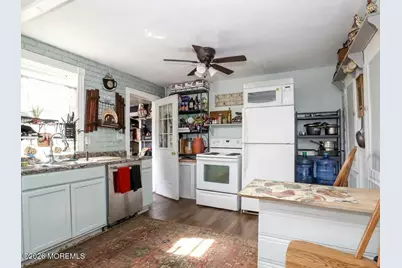 636 Holmdel Road, Hazlet Township, NJ 07730 - Photo 14