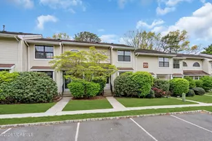 2004 Meadowlands Ct, Toms River Township, NJ 08755 - Photo 2