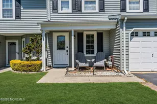33 Mariners Cove, Freehold, NJ 07728 - Photo 2