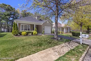 18 Amberwinds Ct, Lakewood, NJ 08701 - Photo 2