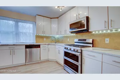 2 Lone Star Lane, Manalapan Township, NJ 07726 - Photo 10