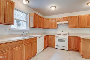 109 Woodland Dr, Aberdeen Township, NJ 07747 - Photo 6