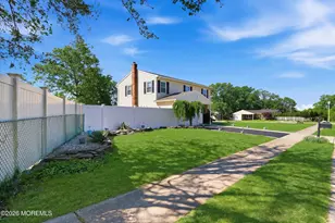 25 Orchard Ct, Howell Township, NJ 07731 - Photo 2