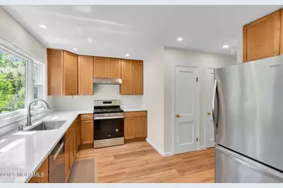 323 Florence Road, Middletown, NJ 07748 - Photo 6