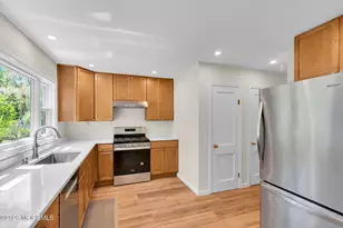 323 Florence Rd, Middletown, NJ 07748 - Photo 6