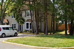 8 Colonial Ct, Jackson, NJ 08527 - Photo 2
