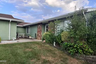 332 Quinton Dr, Monroe Township, NJ 08831 - Photo 2
